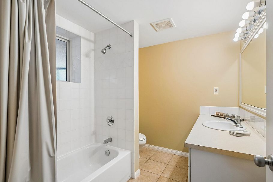 954 Tudor Avenue North Vancouver, BC - 24