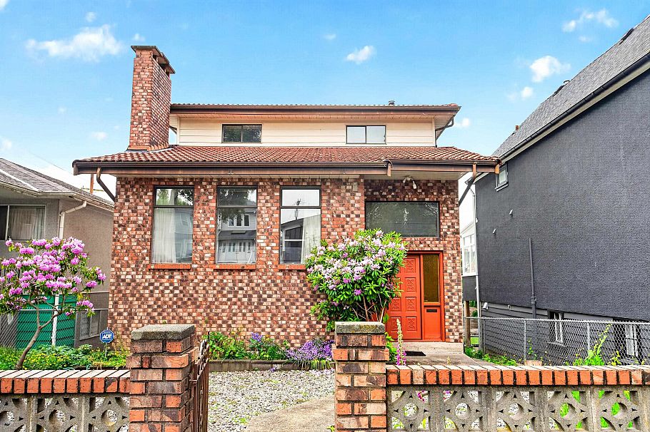 2031 E 23rd Avenue Vancouver, BC - 1