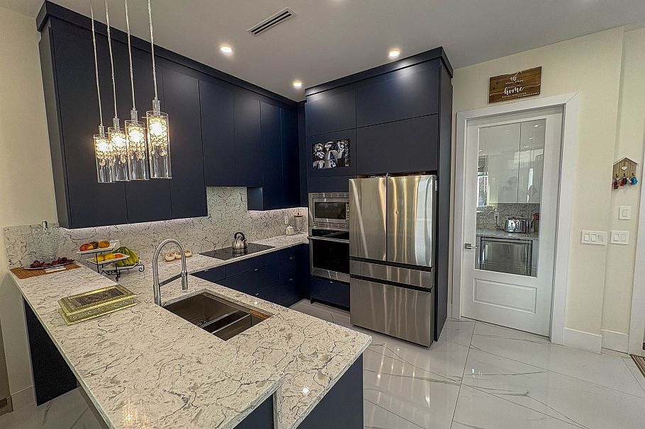 759 E 57th Avenue Vancouver, BC - 10