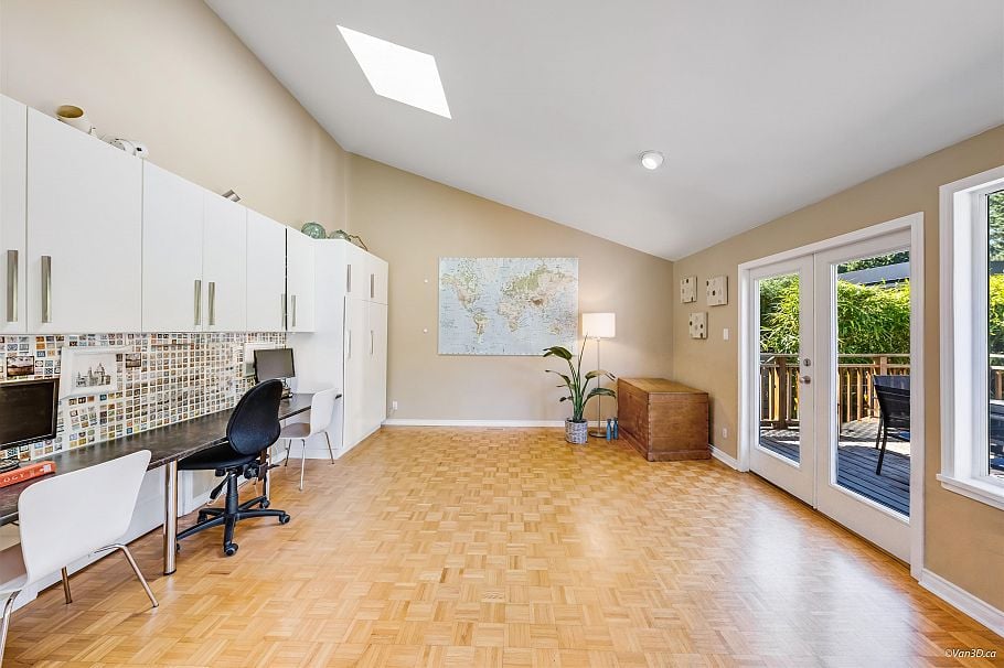 1140 W 20th Street North Vancouver, BC - 12