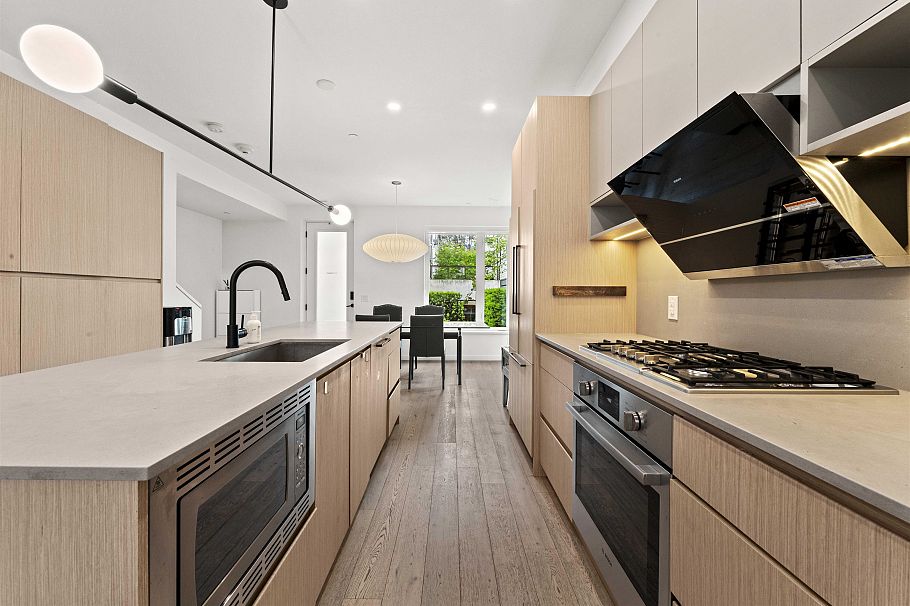 42 528 E 2nd Street North Vancouver, BC - 3