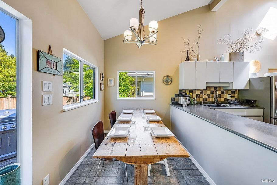 1140 W 20th Street North Vancouver, BC - 11