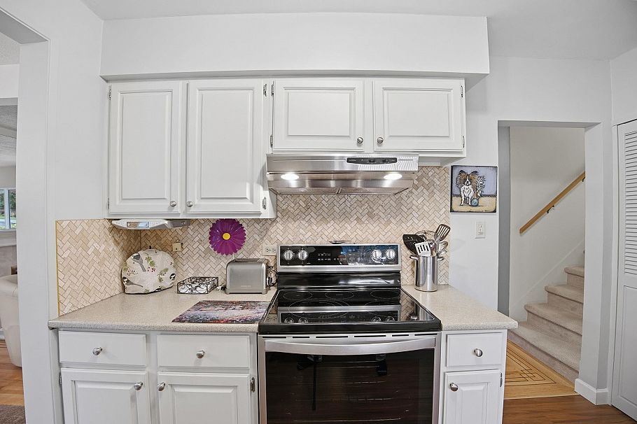 1852 Larson Road North Vancouver, BC - 16