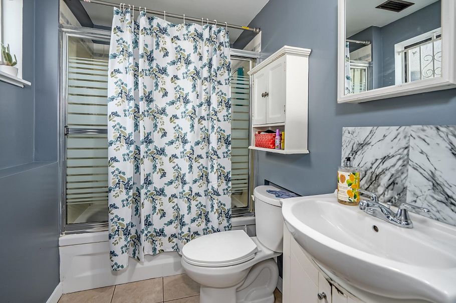 1987 E 61st Avenue Vancouver, BC - 26