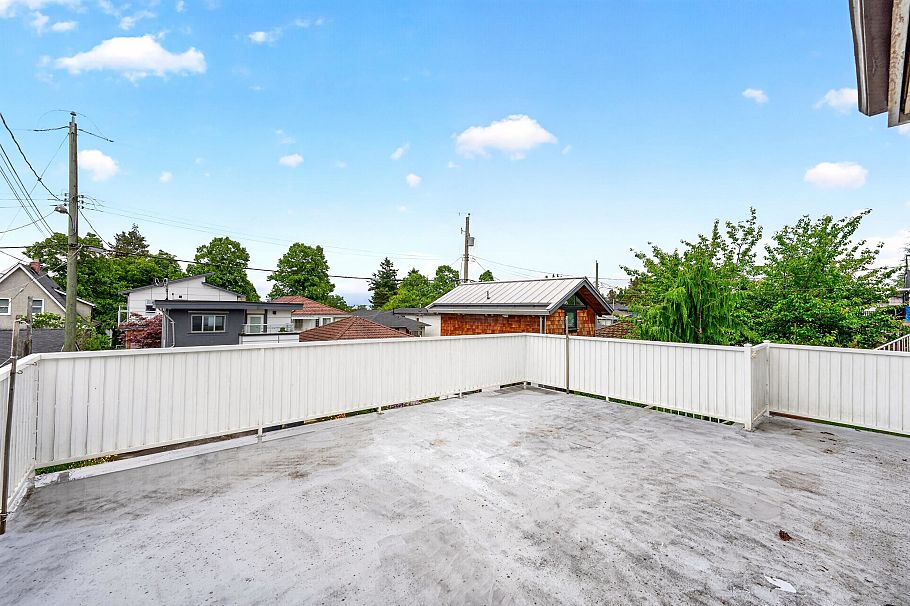 2031 E 23rd Avenue Vancouver, BC - 36