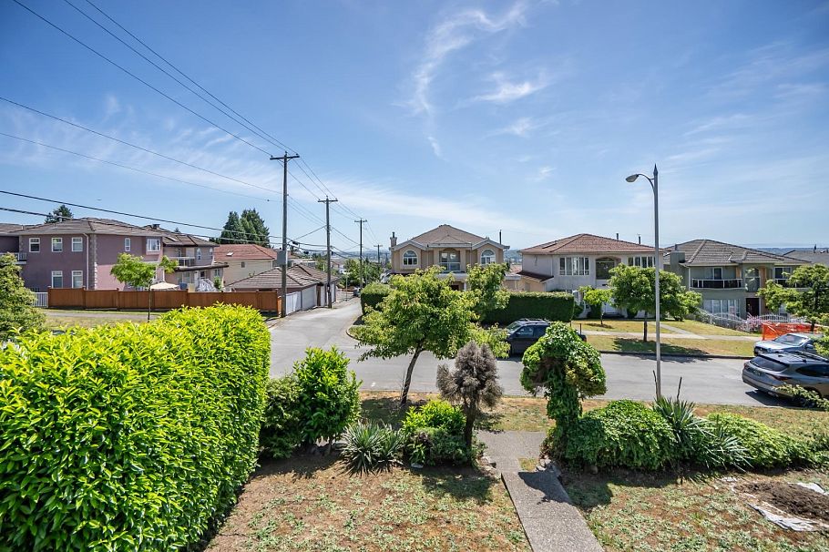 1987 E 61st Avenue Vancouver, BC - 20