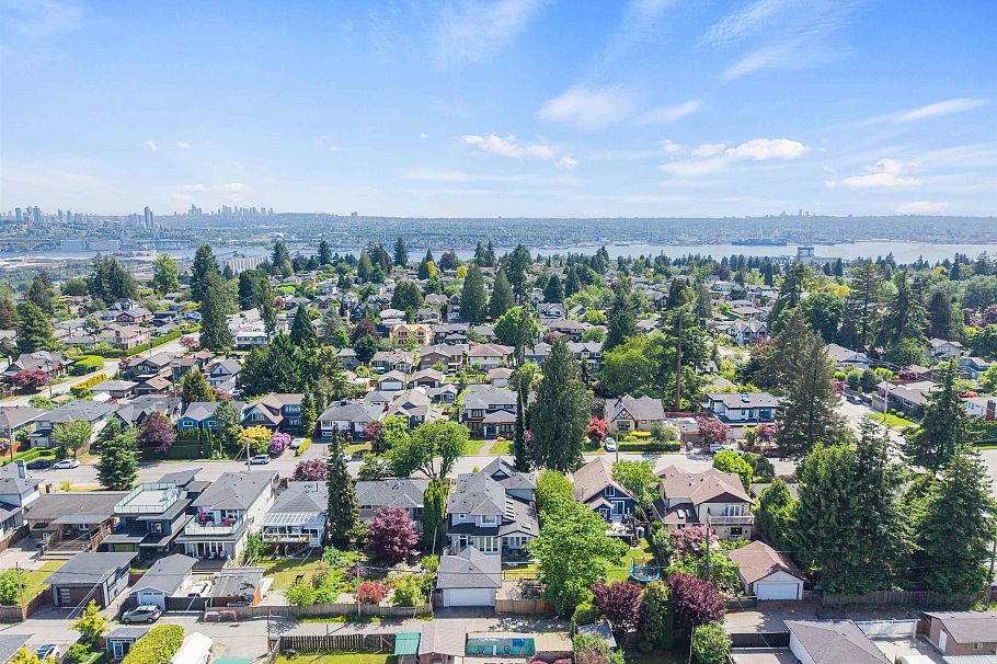 738 E 13th Street North Vancouver, BC - 28