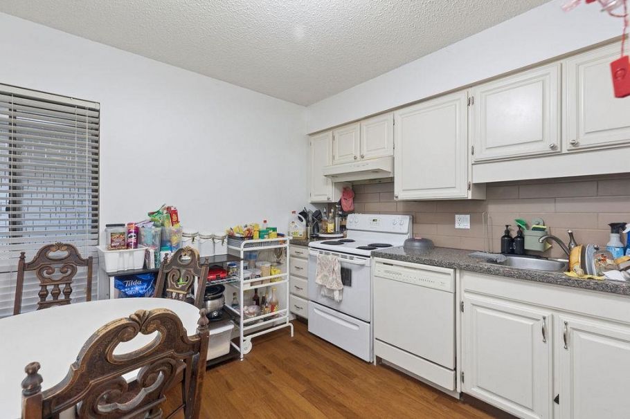 211 444 W 49th Avenue Vancouver, BC - 4