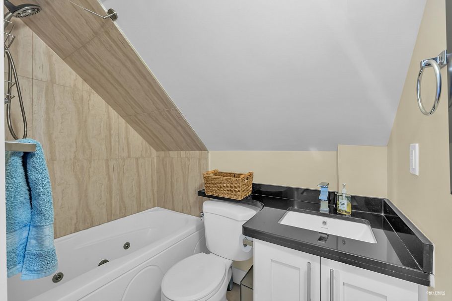 723 E 12th Avenue Vancouver, BC - 27