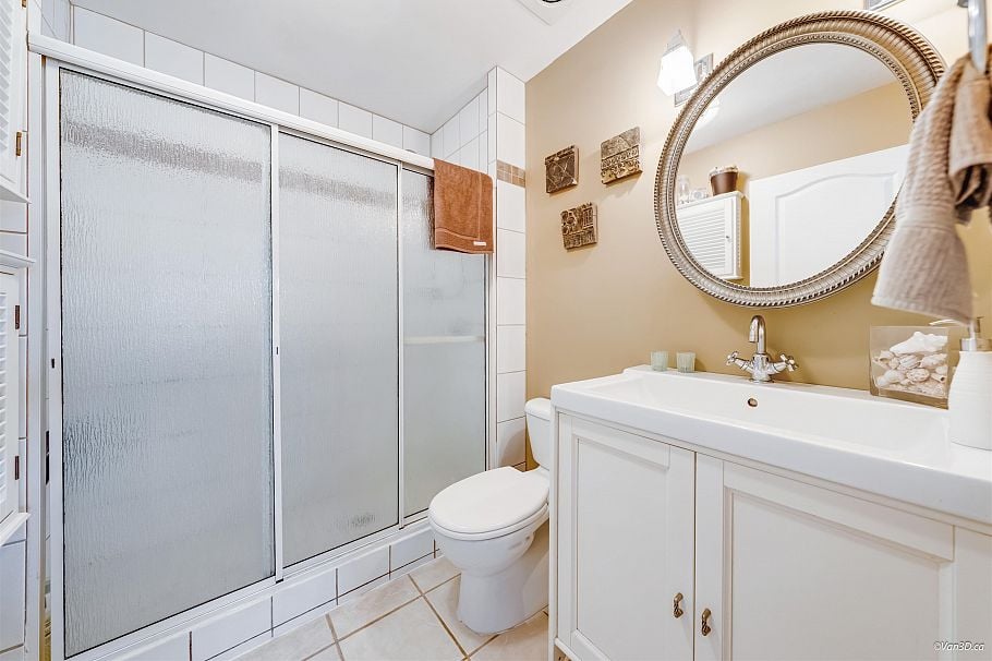 1140 W 20th Street North Vancouver, BC - 15