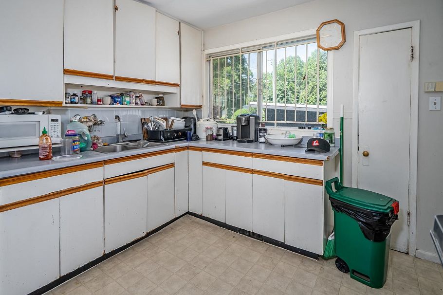 1987 E 61st Avenue Vancouver, BC - 12