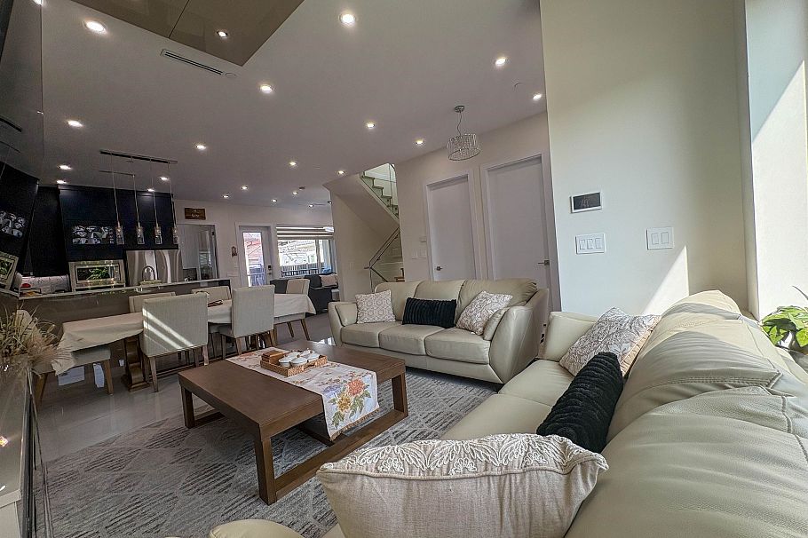759 E 57th Avenue Vancouver, BC - 7