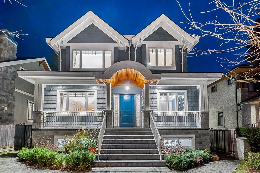 3741 W 37th Avenue Vancouver, BC - 1