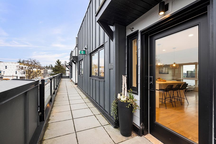 444 545 E 2nd Street North Vancouver, BC - 38