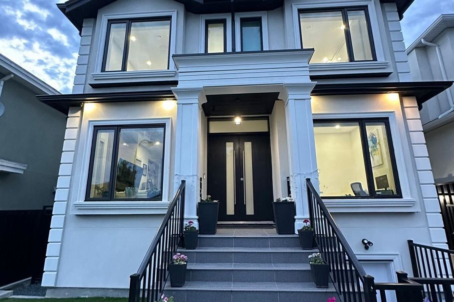 759 E 57th Avenue Vancouver, BC - 4