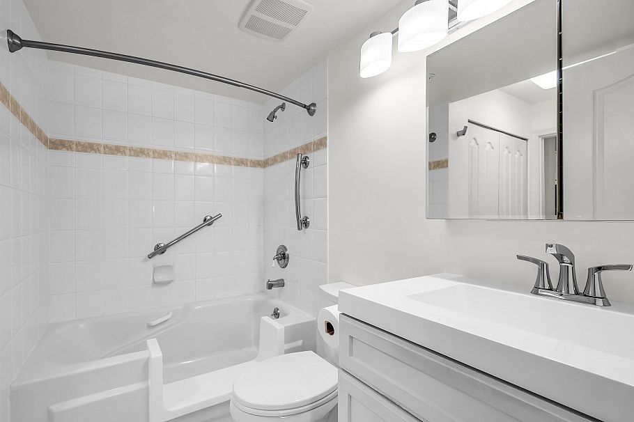 409 2059 Chesterfield Avenue North Vancouver, BC - 24