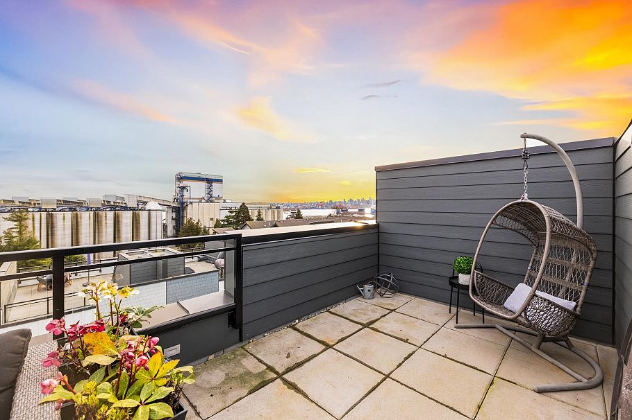 444 545 E 2nd Street North Vancouver, BC - 27