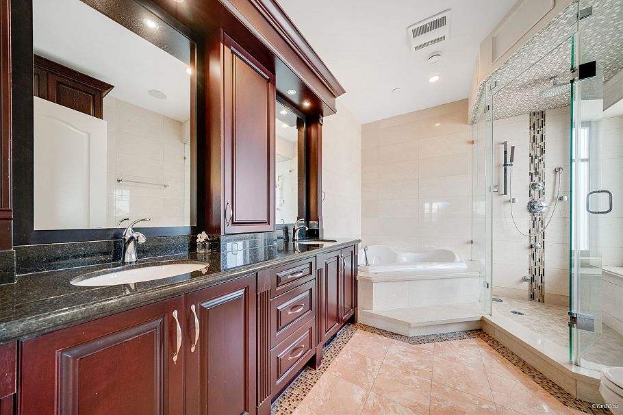 6633 Neal Street Vancouver, BC - 1