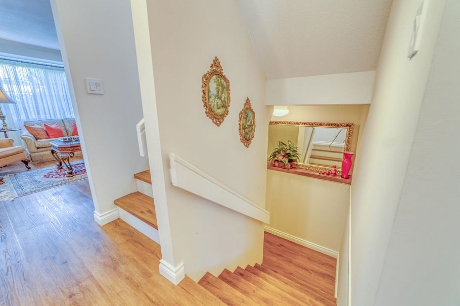 6 815 Tobruck Avenue North Vancouver, BC - 9