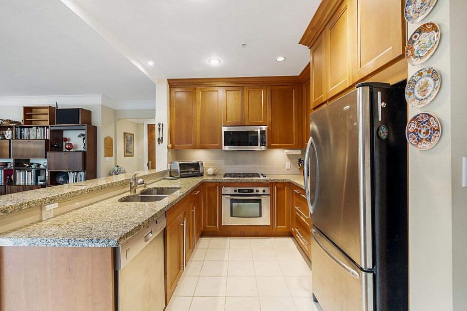 304 4685 Valley Drive Vancouver, BC - 4