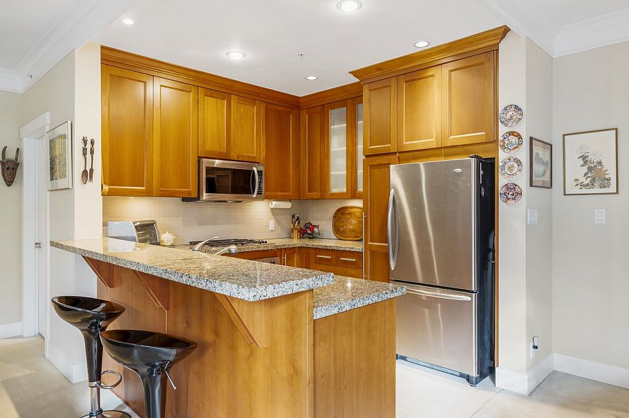 304 4685 Valley Drive Vancouver, BC - 2