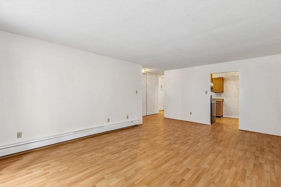 219 1385 Draycott Road North Vancouver, BC - 6