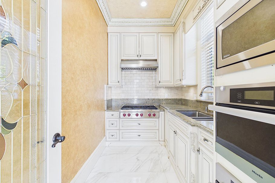 6188 Adera Street Vancouver, BC - 10