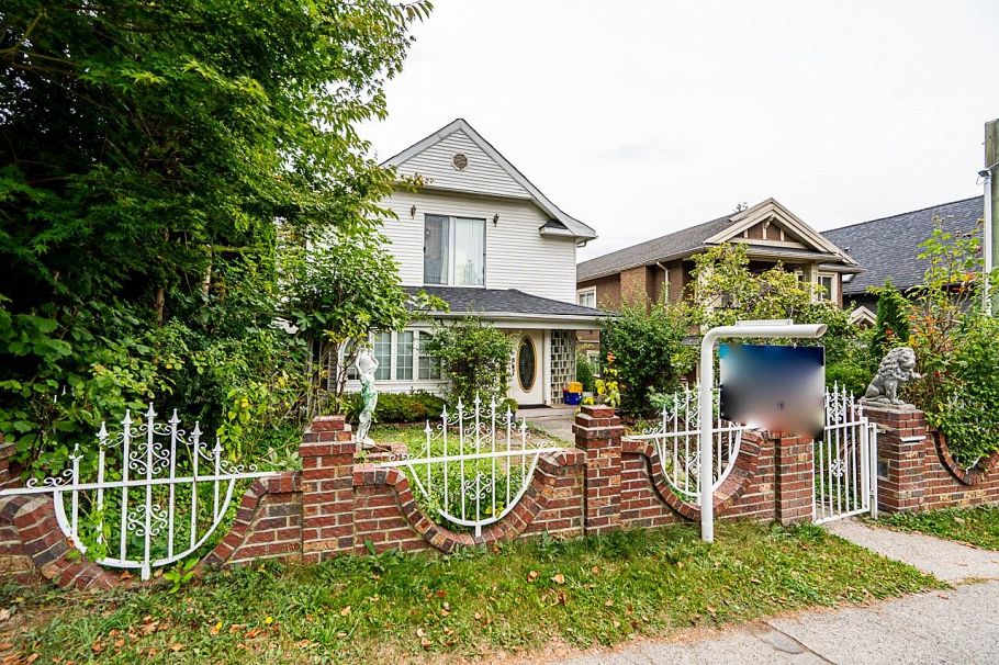 333 E 28th Avenue Vancouver, BC - 2