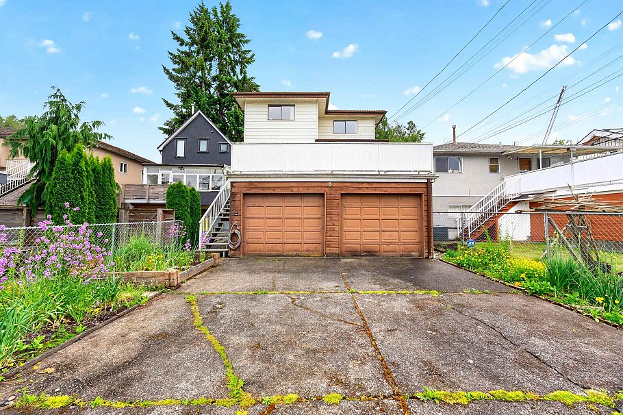 2031 E 23rd Avenue Vancouver, BC - 32