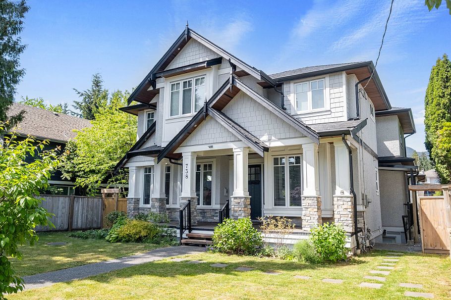 738 E 13th Street North Vancouver, BC - 24