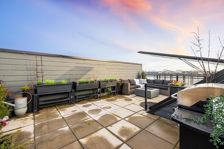 444 545 E 2nd Street North Vancouver, BC - 29