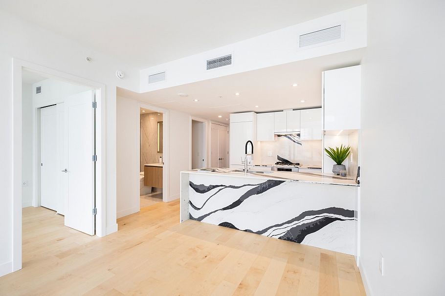 1307 135 E 13th Street North Vancouver, BC - 17