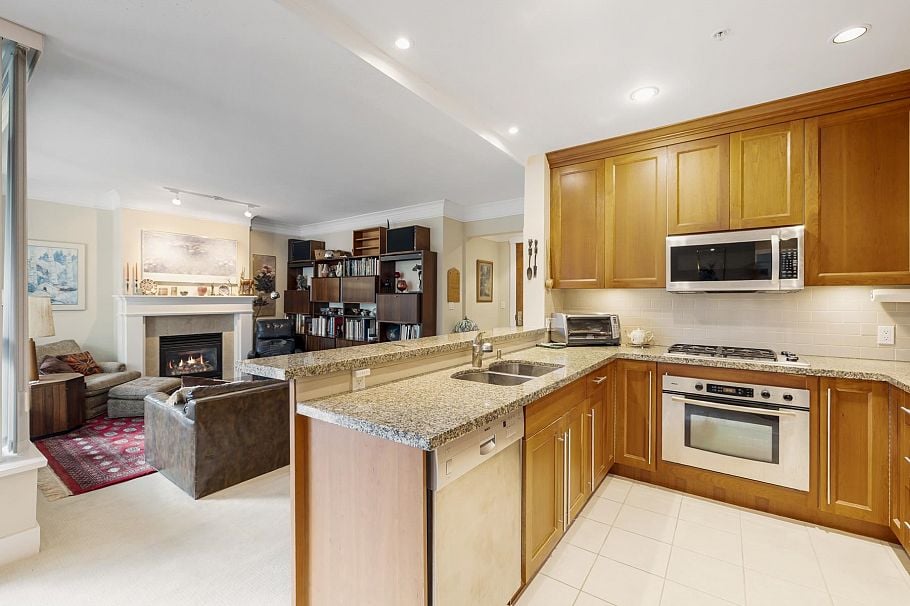 304 4685 Valley Drive Vancouver, BC - 1