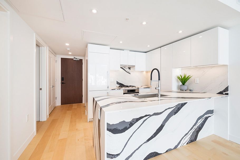 1307 135 E 13th Street North Vancouver, BC - 18