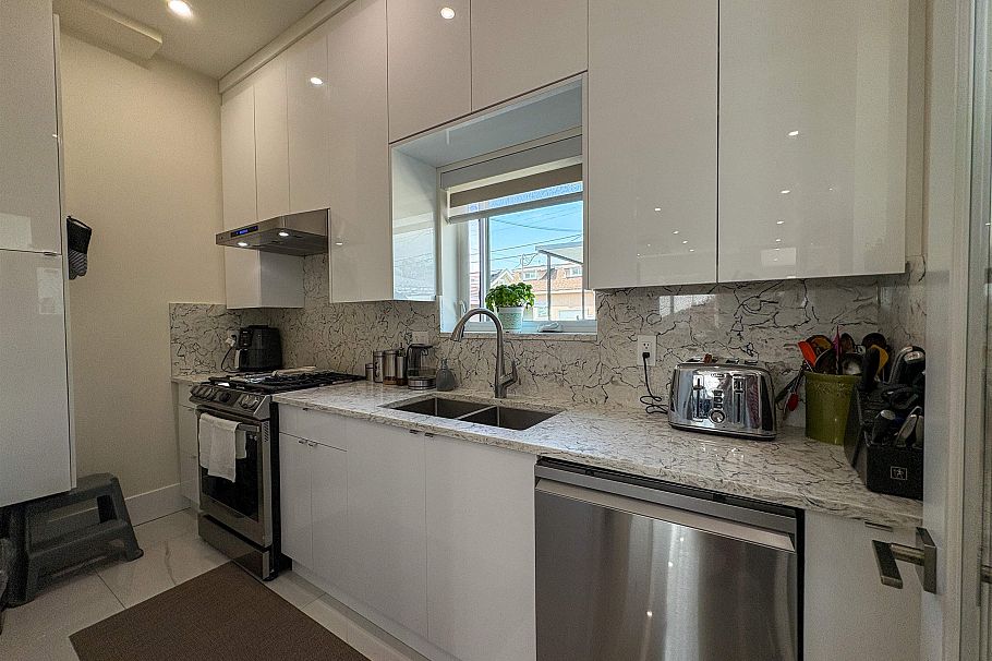 759 E 57th Avenue Vancouver, BC - 11