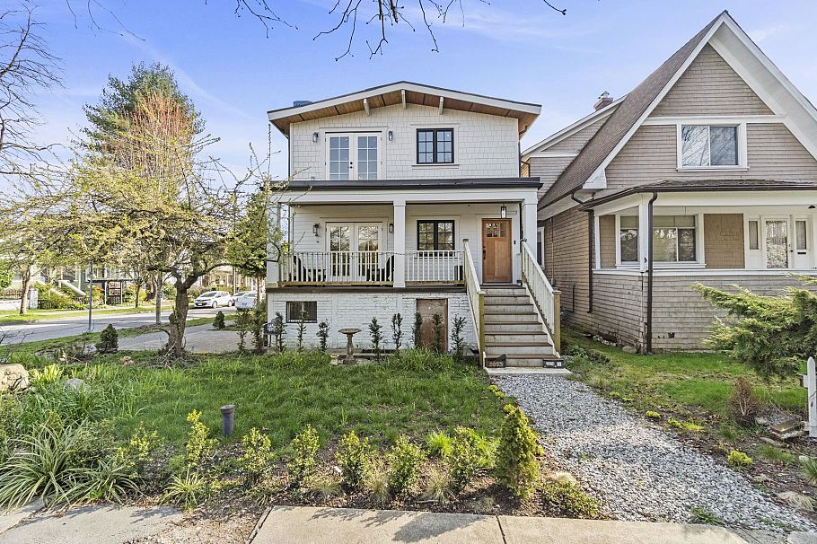 2072 Kitchener Street Vancouver, BC - 2