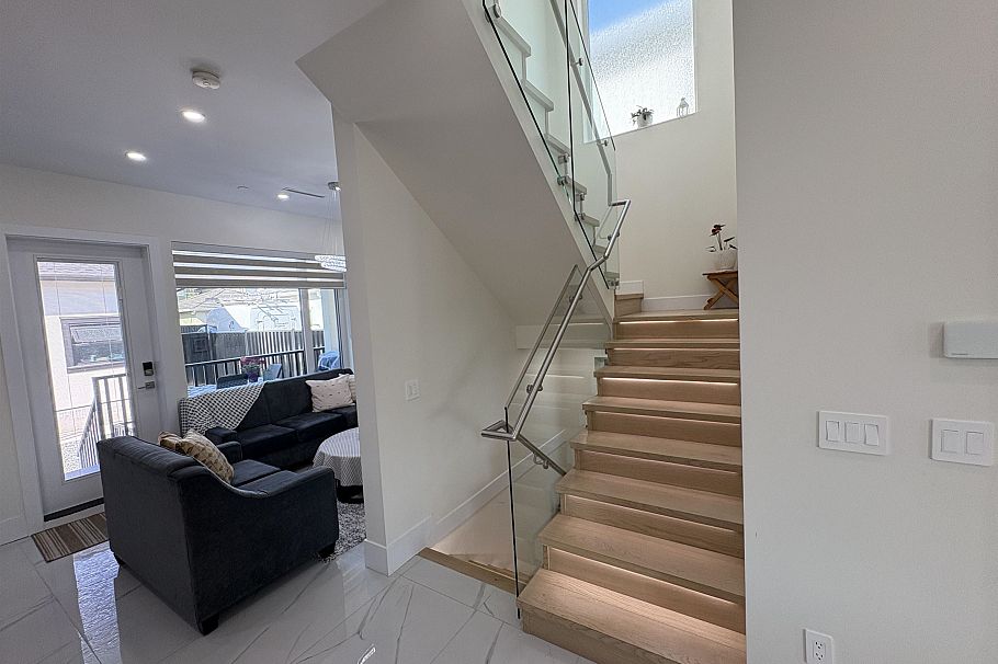 759 E 57th Avenue Vancouver, BC - 15