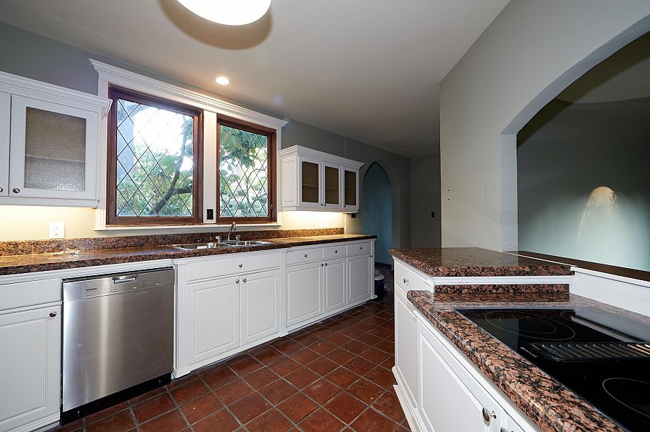 4585 Bellevue Drive Vancouver, BC - 25