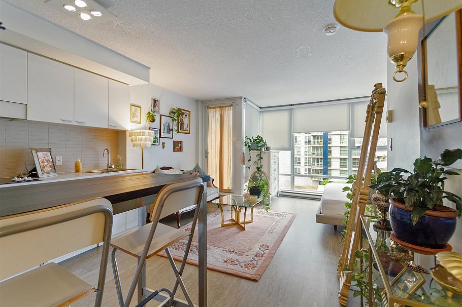 707 131 Regiment Square Vancouver, BC - 2