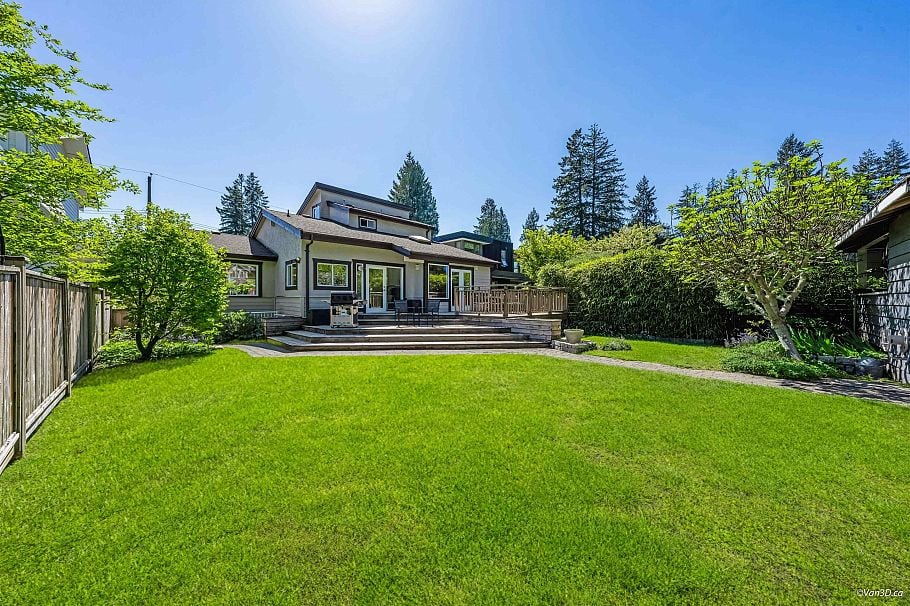 1140 W 20th Street North Vancouver, BC - 1
