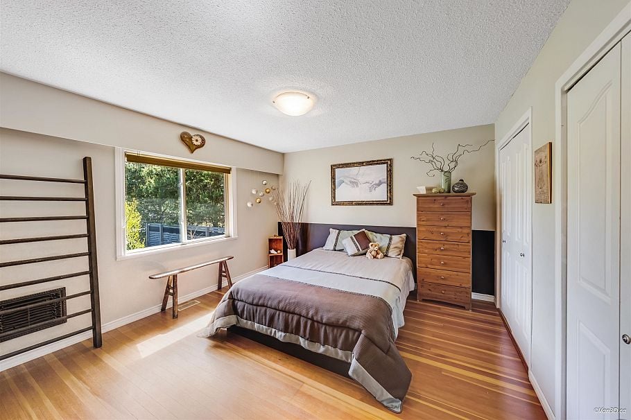 1140 W 20th Street North Vancouver, BC - 14