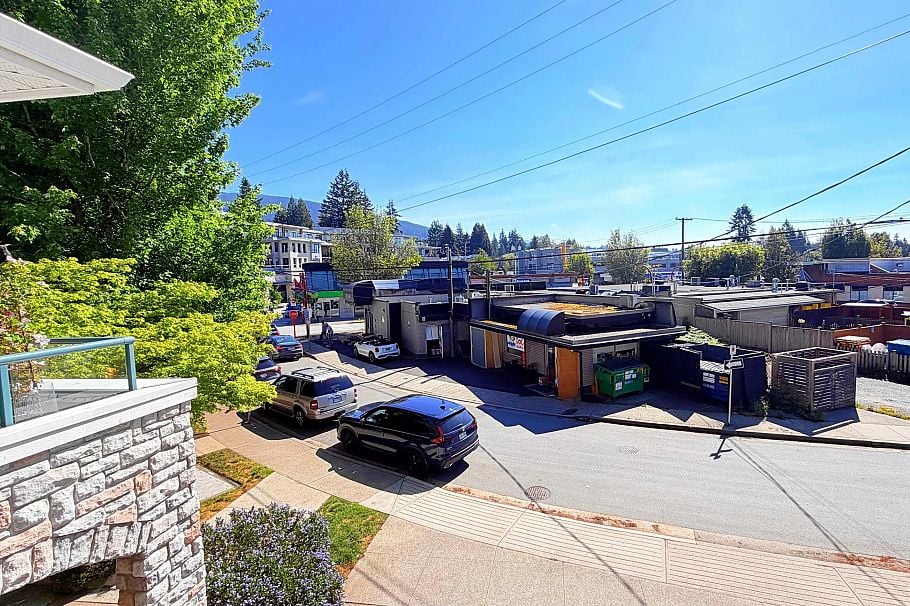 202 3151 Connaught Crescent North Vancouver, BC - 22