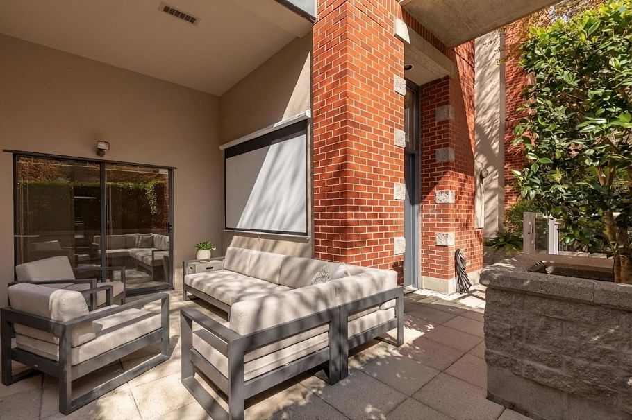102 2228 Marstrand Avenue Vancouver, BC - 3