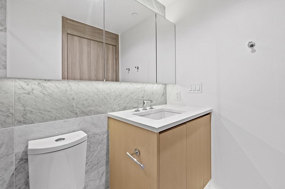 684 87 Nelson Street Vancouver, BC - 18