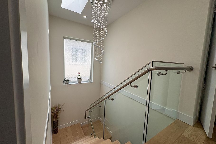759 E 57th Avenue Vancouver, BC - 16