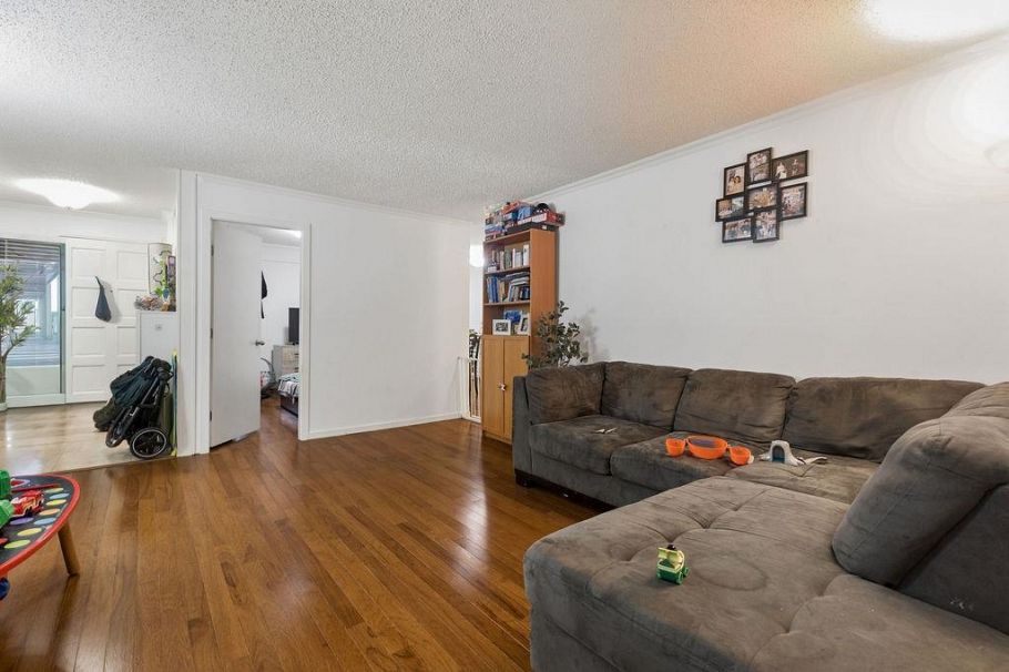 211 444 W 49th Avenue Vancouver, BC - 3