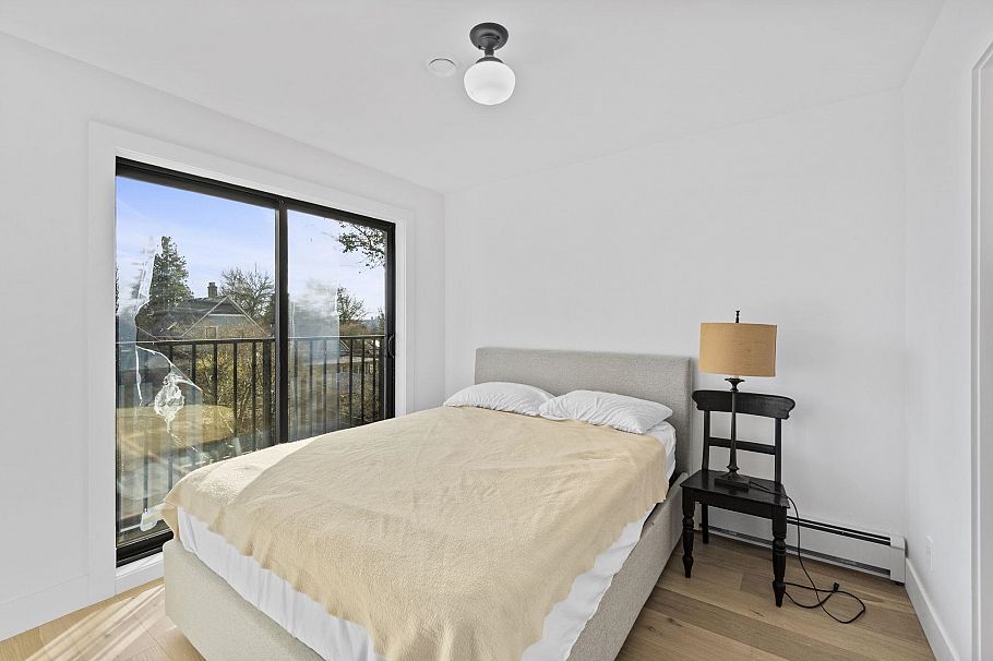2072 Kitchener Street Vancouver, BC - 24