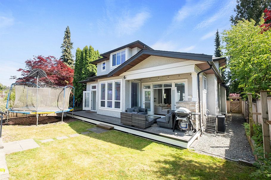 738 E 13th Street North Vancouver, BC - 21