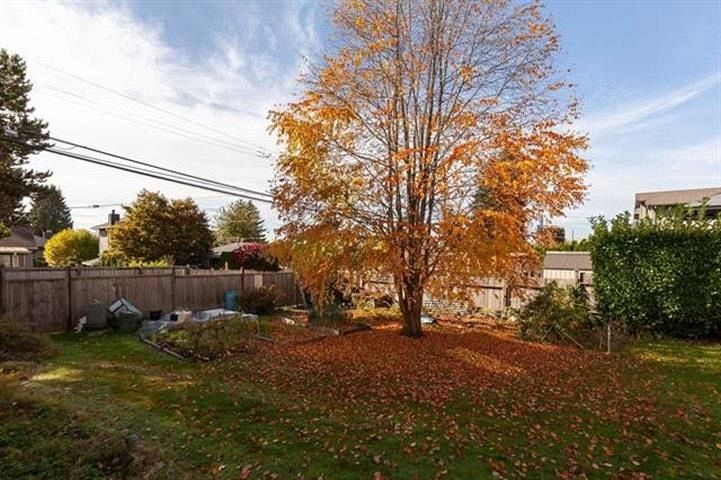 221 W 28th Street North Vancouver, BC - 4