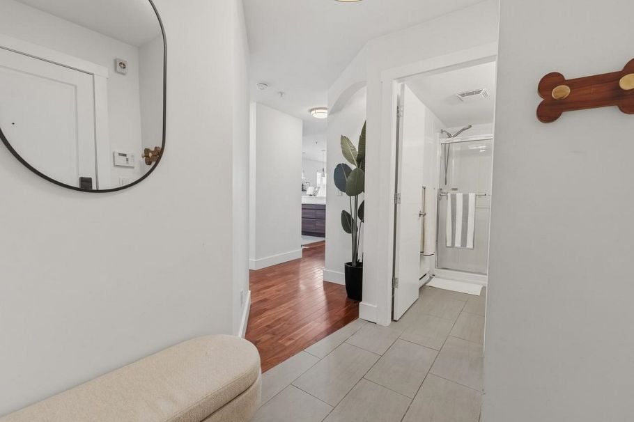 104 365 E 1st Street North Vancouver, BC - 18